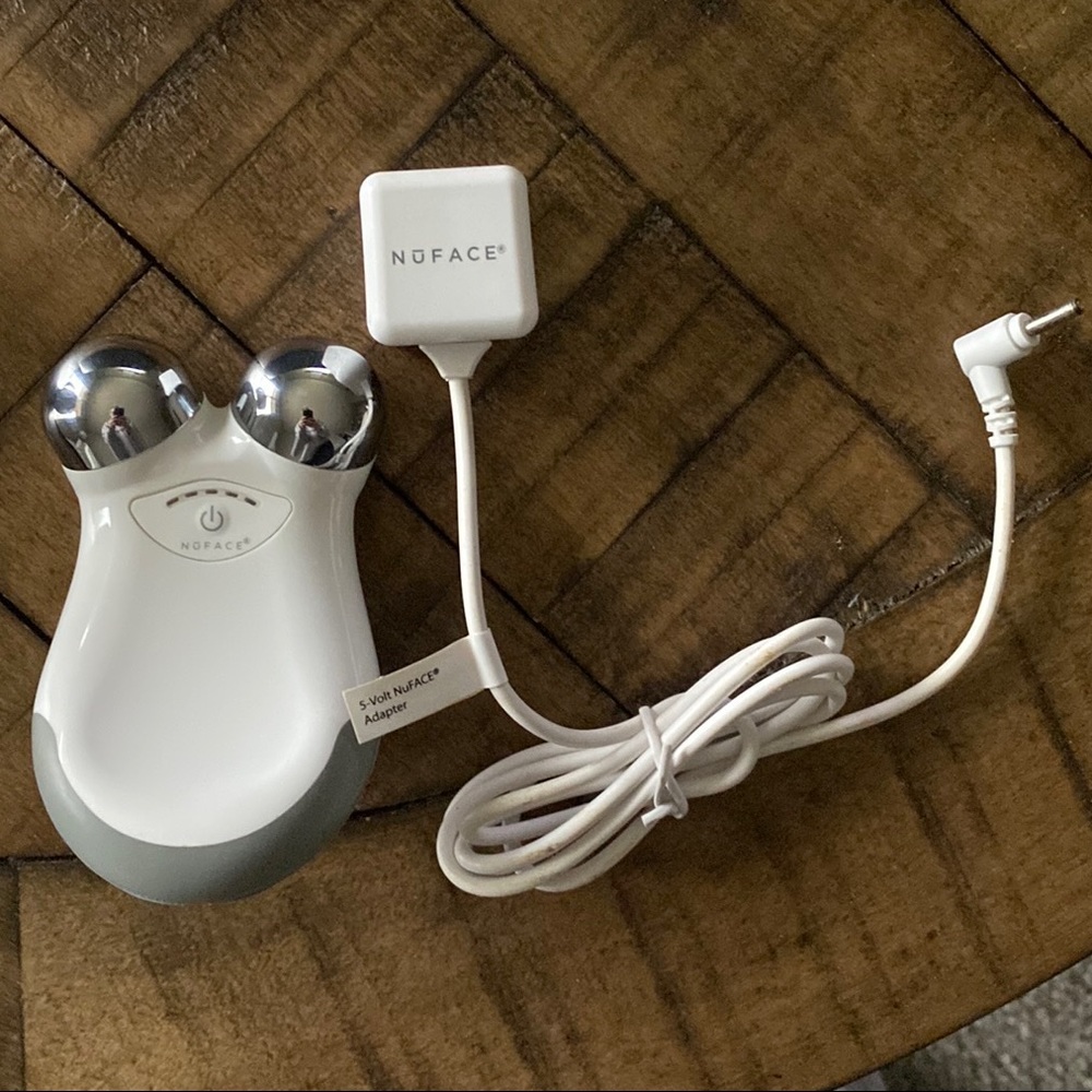 Nu Face micro-current facial lofting device
